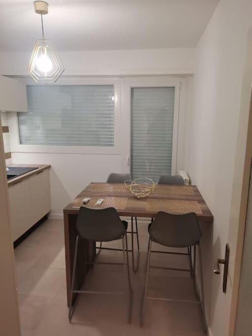 Superbe Appartement Neuf Et Moderne. Pau Bagian luar foto